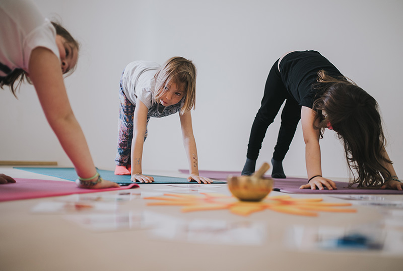 sonnezeit-kinder-yoga-uebungen-sport-salzburg-elisabeth-bruzek